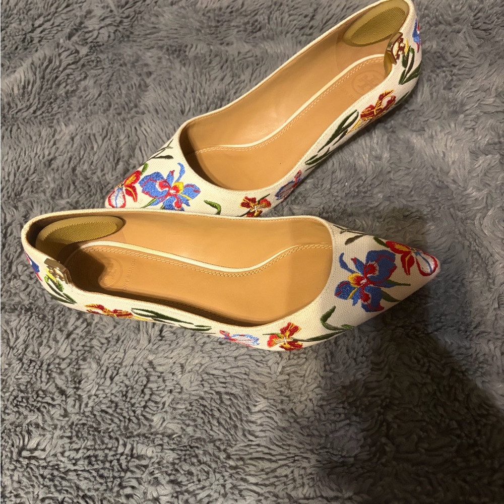 Tory Burch Cream Flats with Floral Embroidery